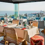 Tria Elegance فندق 4*