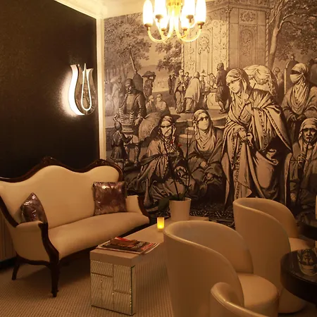 Отель Tria Elegance 4*