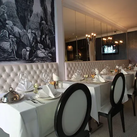 فندق Tria Elegance 4*