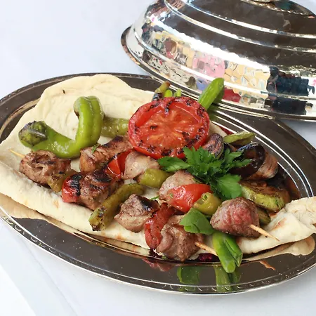 Tria Elegance فندق 4*