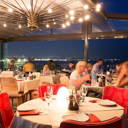 فندق Tria Elegance 4*