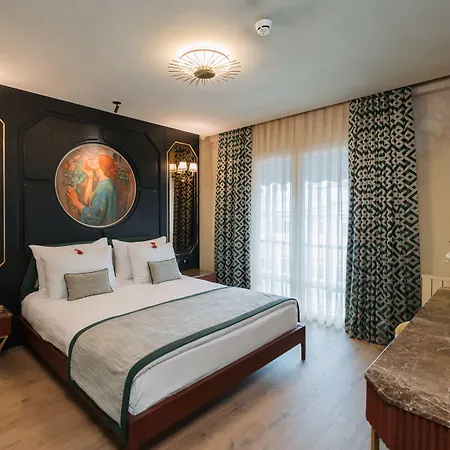 فندق Tria Elegance 4*