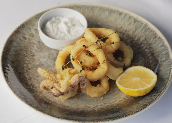 Ξενοδοχείο Tria Elegance