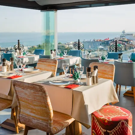 Tria Elegance Hotel 4*