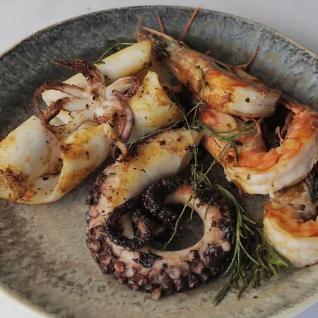 Tria Elegance Hotel 4*